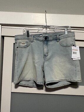 Nine West Ladies Gramercy Denim Shorts Dahlia Light Washed 5" inseam NWT sz 12